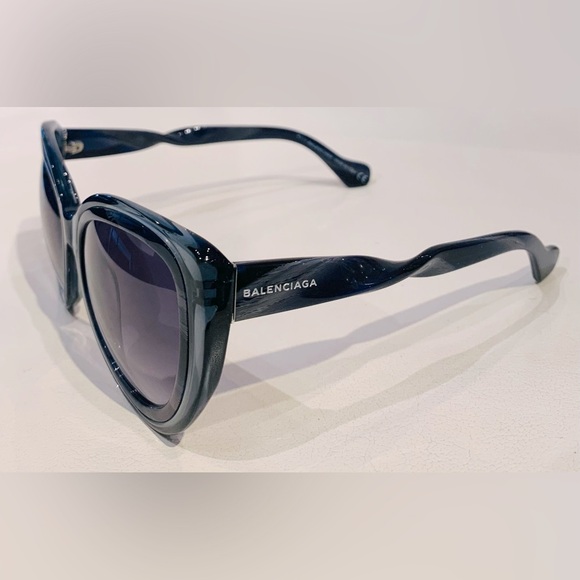 New Balenciaga Sunglasses - Picture 3 of 9